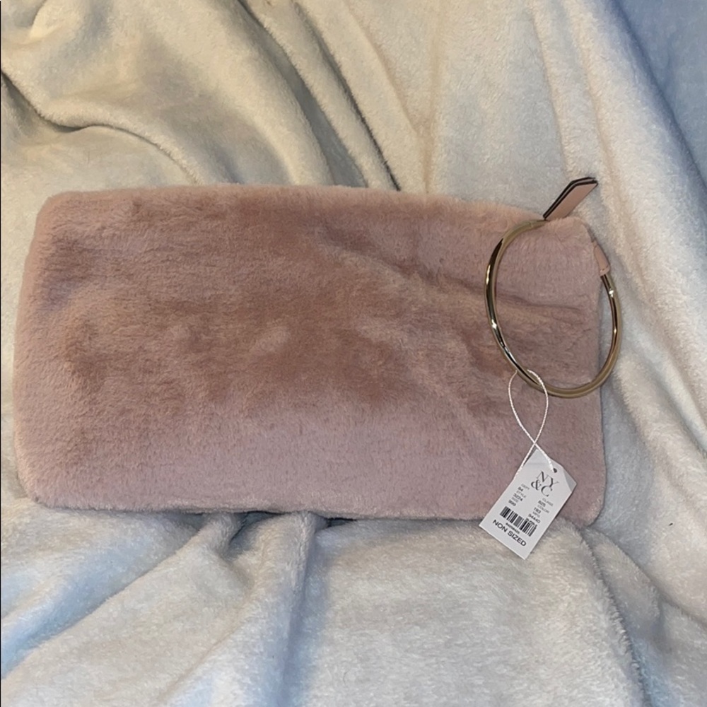 NY & Co Brand New w/ Tags Super Soft Pink Faux Fur